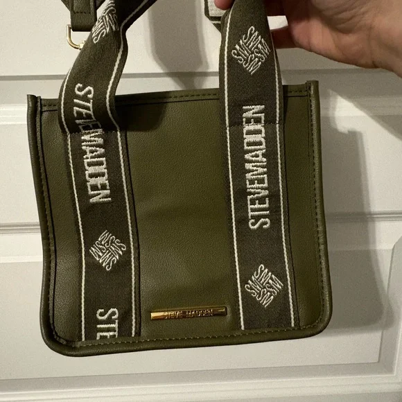 Steve Madden Crossbody Bag - Picture 6 of 8